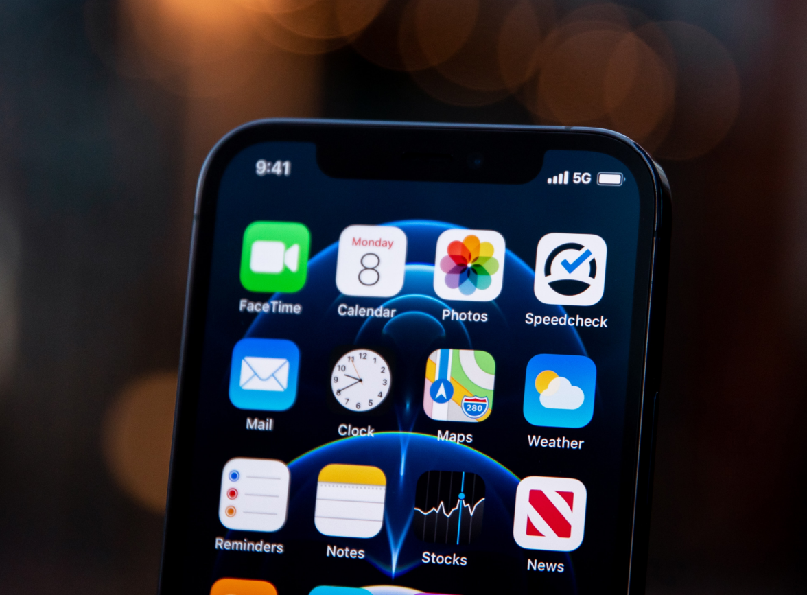 钢城苹果手机维修分享为什么 iPhone 12 在冬季会自动关机 